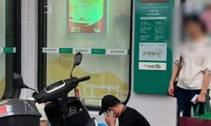 老人银行取款身亡新进展：家属称双方和解，银行将支付10万